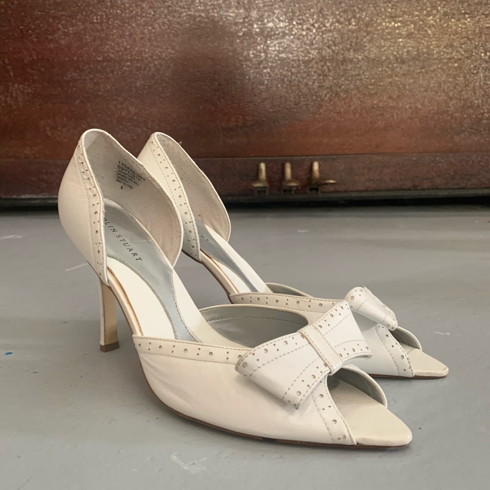 Colin Stuart Ivory leather open toed pumps